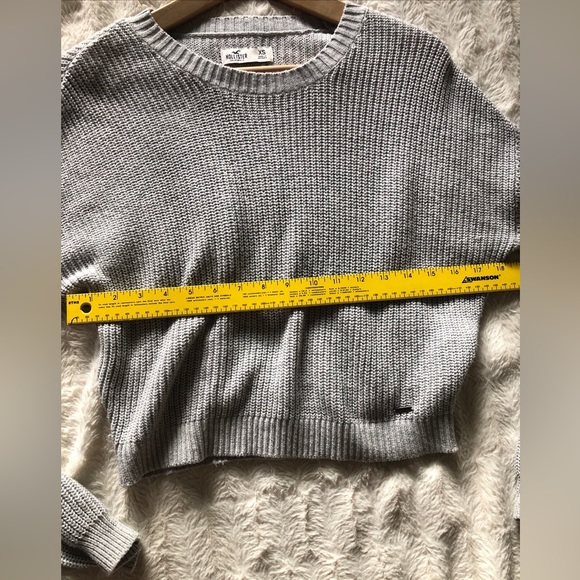 Hollister XS crew neck. Cropped. Pretty Soft grey color - Picture 10 of 11